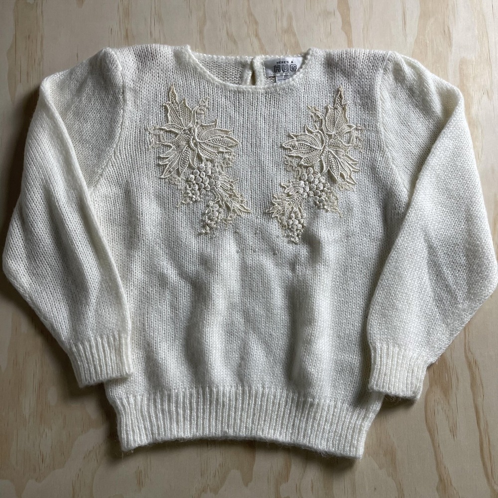 Vintage 80s Here's A Hug Size Small White Floral Appliqueโ Knit Taiwan Sweater